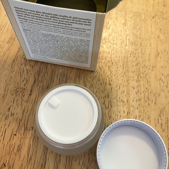 Eminence Camelia Glow Solid Face Oil - Picture 3 of 4